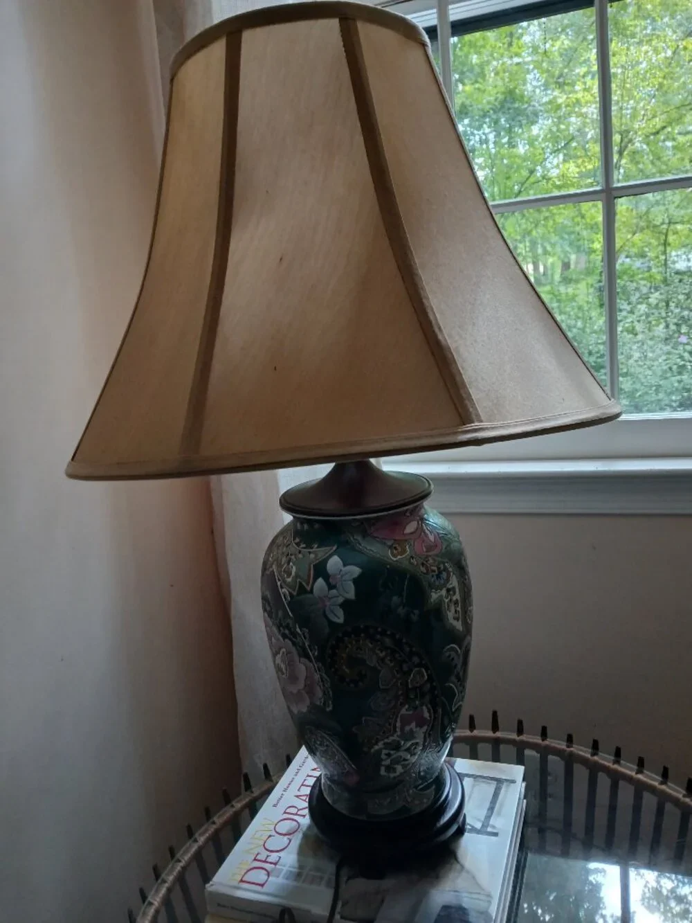 Chinoiserie / Vtg Oriental Style Hand Painted Ceramic Table Lamp